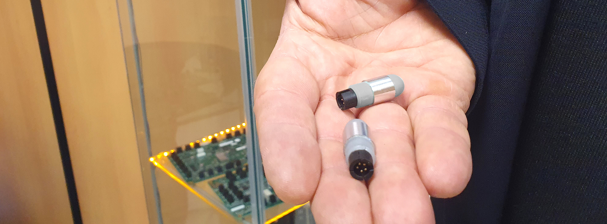 Polycaptil repense l’injection plastique pour proposer des boitiers surmoulés directement sur ses cartes électroniques